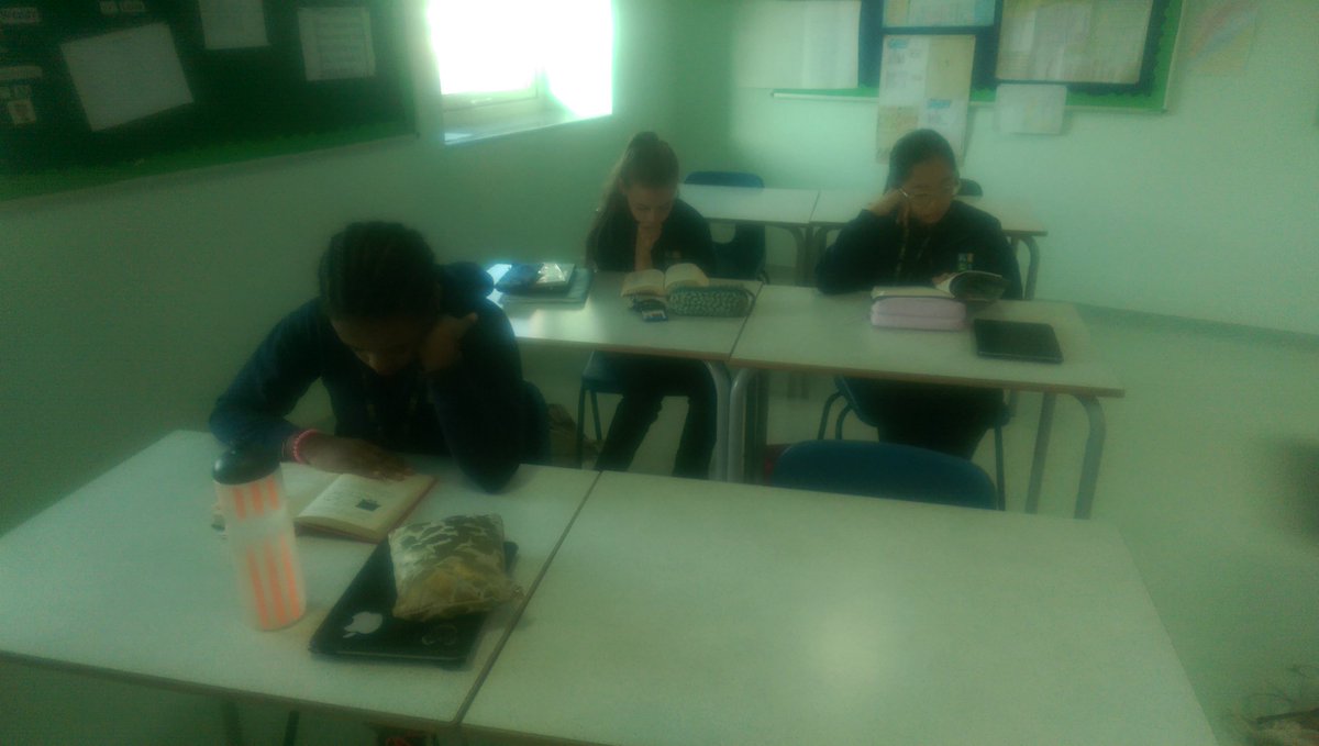 KICS_CAS's tweet image. Year 7K enjoying D.E.A.R. @kicslibrary