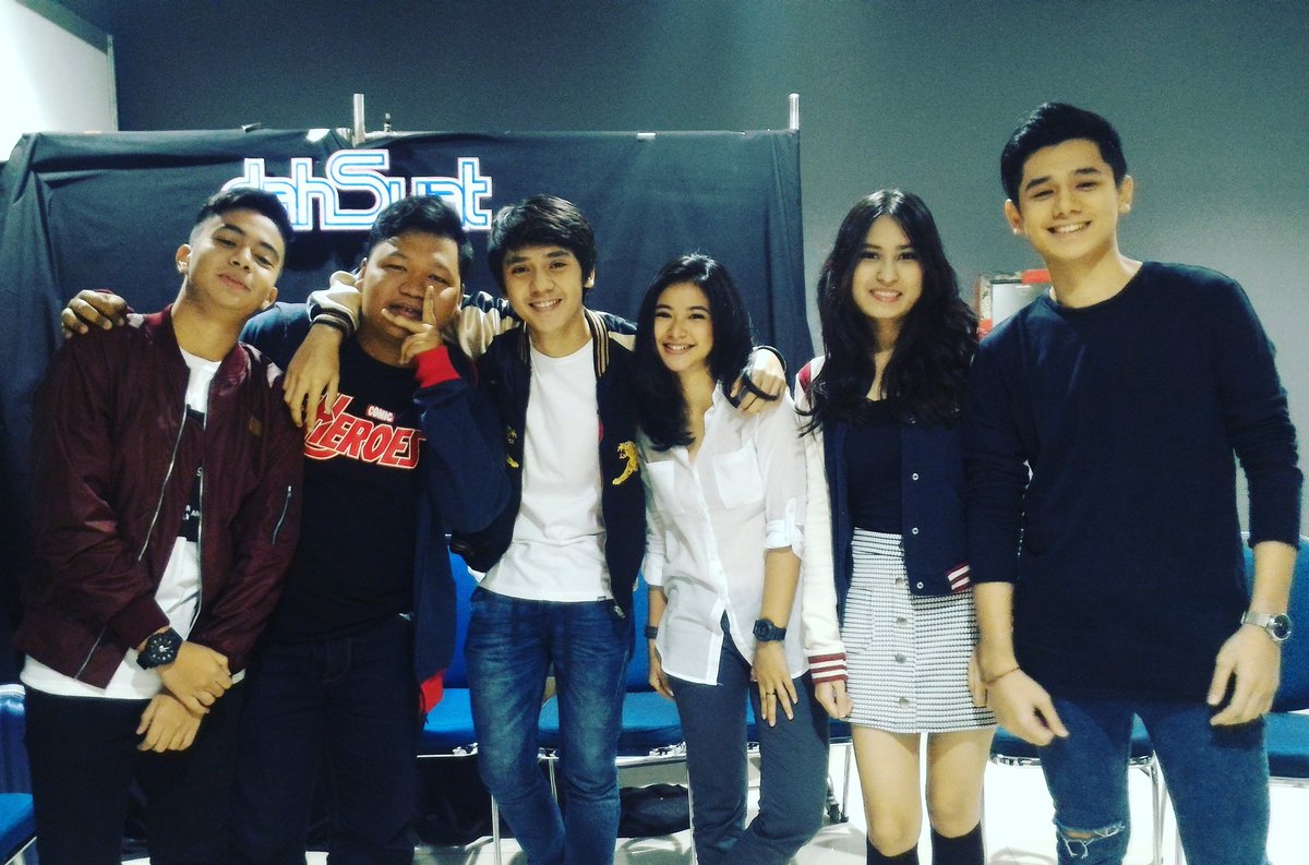 Ada si samuel tdi di dahsyat hehehehe..... <a href="/Umaykeren/">fell</a>