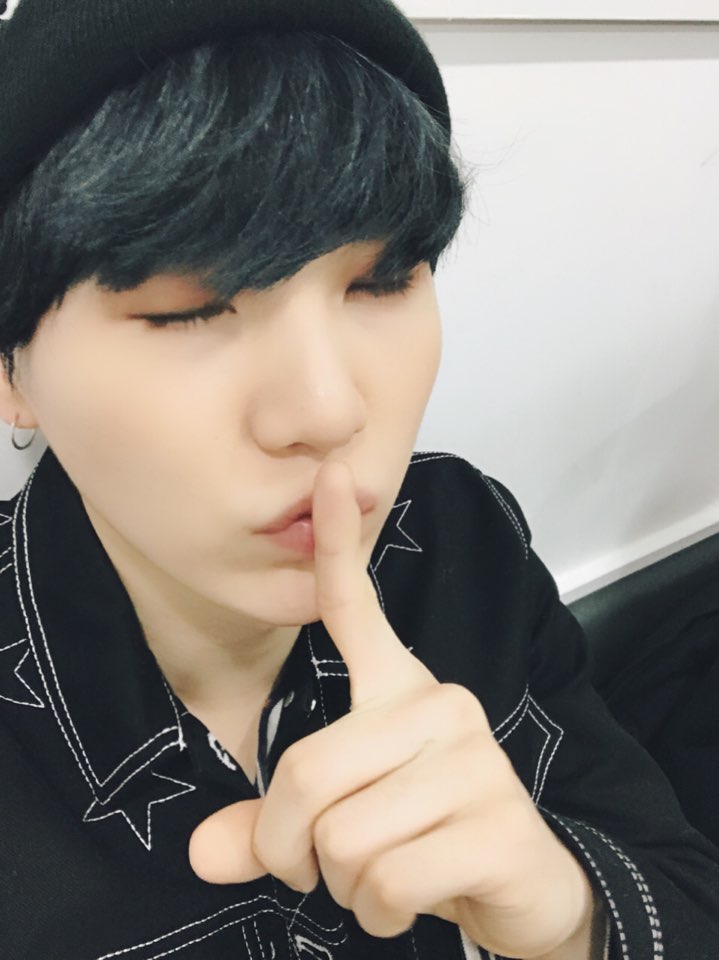 btsugatwt's tweet photo. 고마워요 아미!! 내일 봐요!! https://t.co/wOf217xXDE
