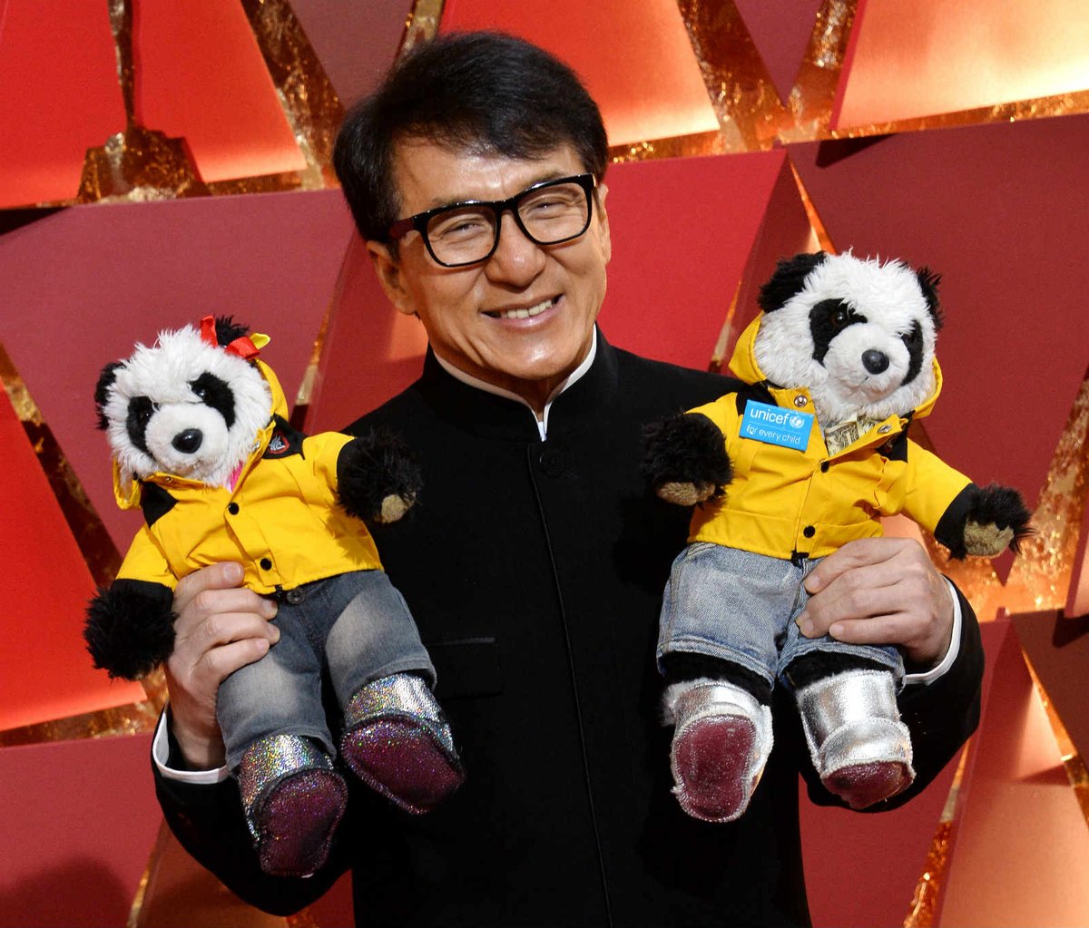 CGTNOfficial's tweet photo. Chinese action star #JackieChan receives an honorary #Oscar after more than 50 years in the movies https://t.co/ryLh8tfvLr