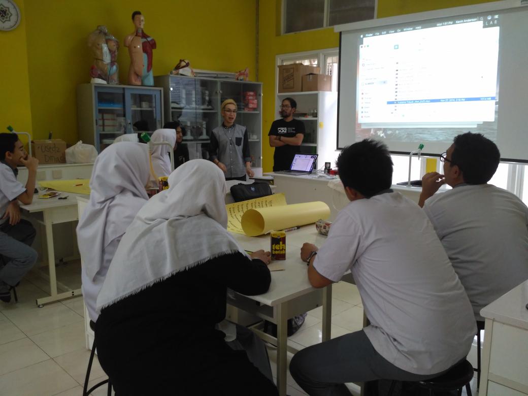 Sesi yg sdg berlangsung skrg adlh sesi pembuatan konten digital bersama <a href="/SAEjakarta/">SAE Indonesia</a>