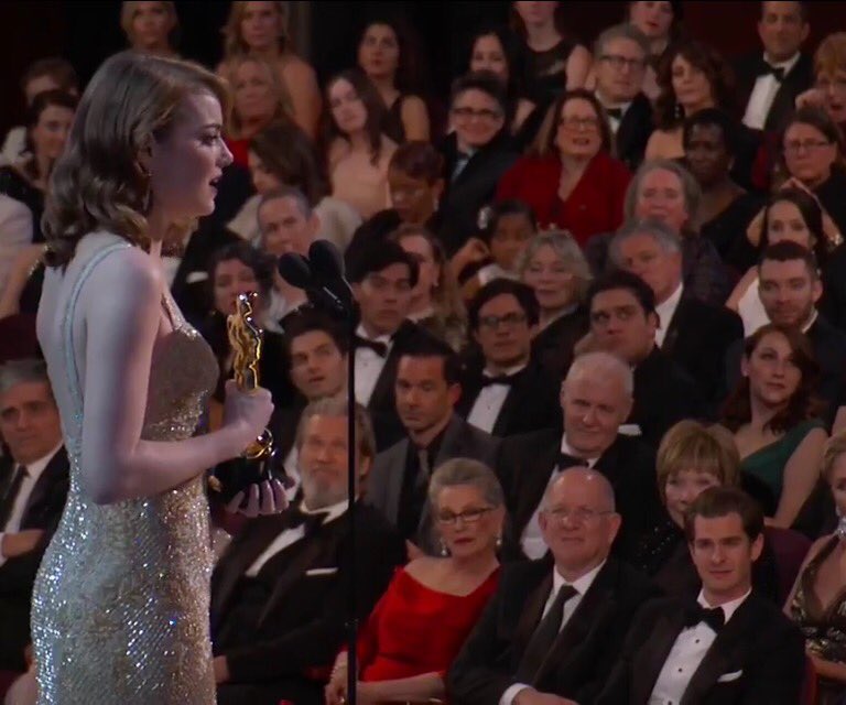 beryljane's tweet photo. #BestPictureGate aside, I just wanna know what Andrew Garfield was thinking here during Emma Stone's moment. #Oscarsย #pleasegetbacktogether https://t.co/n1bSVkN7pb