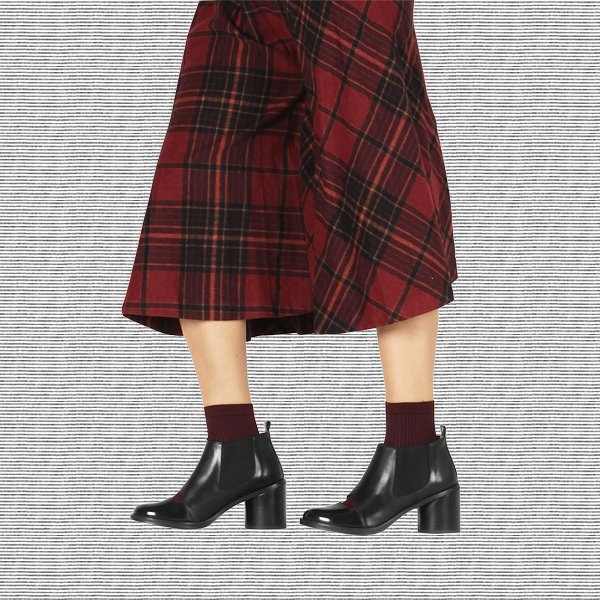 siameseshop's tweet photo. カットされたアッパーと円筒型チャンキーウッドヒールがハイセンス👠 ソックスを覗かせてコーデも楽しめる✨
https://t.co/MOrMjy98LD
#vogue #ブーティ #ブーツ #シューズ #靴 #スペイン #チャンキーヒール #おしゃれ #セール #セレクトショップ https://t.co/DOj5cyZsG9