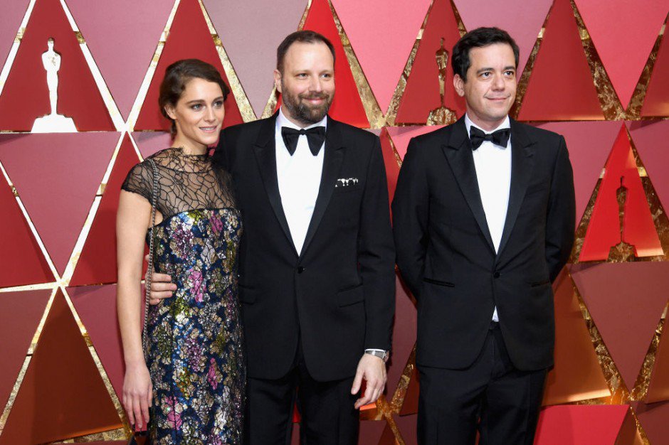 versionesdejana's tweet photo. Επιτέλους, φωτογραφία! 
[getty images]
#Oscars #Lanthimos #Filippou #Labed #Lobster #Oscars2017 #OscarsRedCarpet https://t.co/2uiXdiqI8n
