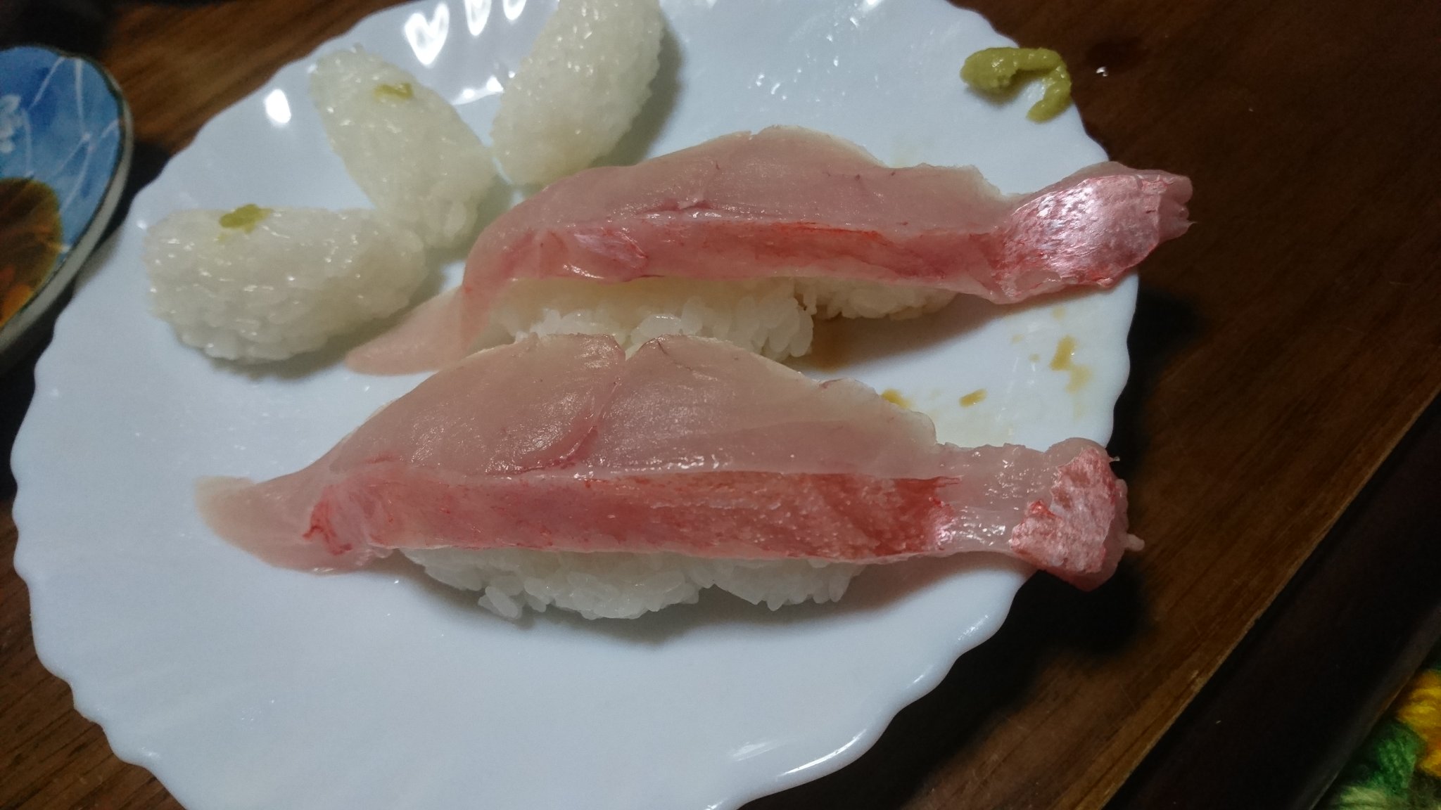 Twitter এ かねきち 胃袋の赤いエビにアニサキスが３匹いたキンメだが 寿司にして食ってみた どうなるやら アニサキス キンメ 赤いエビ T Co Vsjype8jyz ট ইট র