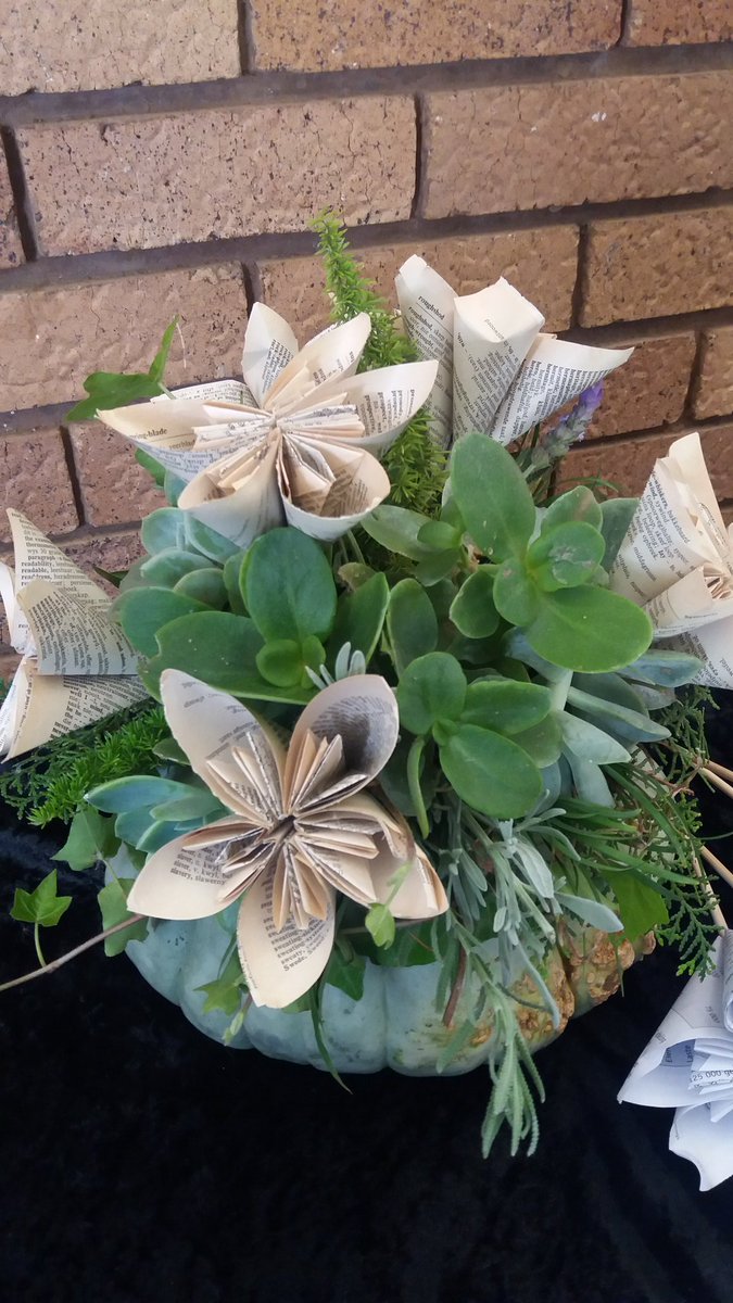 ATKVSA's tweet image. Van woorde op blaaie na pragtige kunswerk. @HSVaalharts en @VaalhartsGekombineerdeSkool #Herwin #Handevat