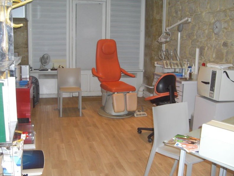 #Paris7 #AdhDeLaSemaine - ADELINE CAMINCHER (25 rue de l'Exposition - 01 45 51 97 24 - bit.ly/2lLeWEo) #Pedicure #Orthopedie