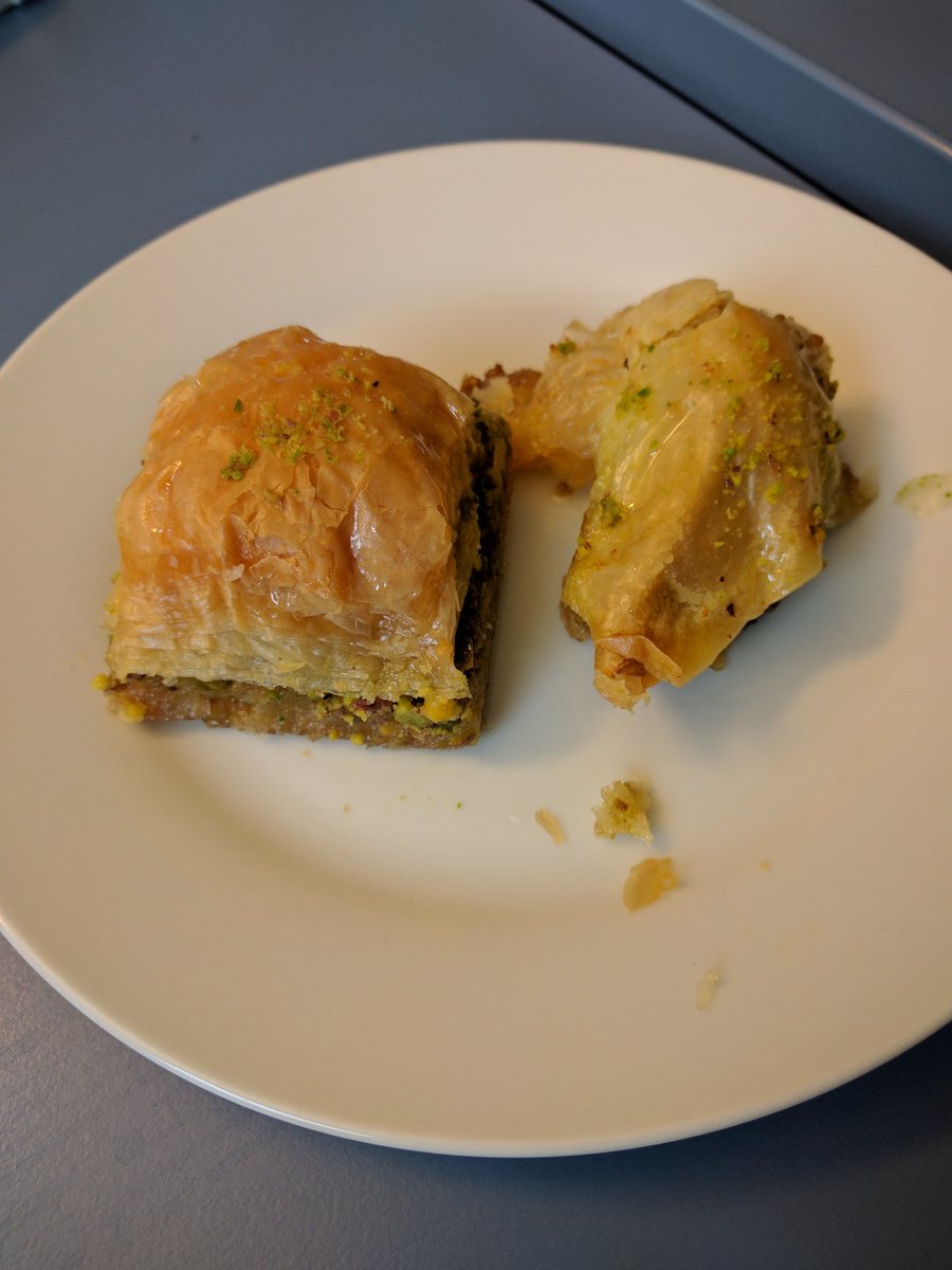 dnlkntt's tweet image. Best start into the week, having colleagues from all the world,bringing local food to our #AndroidTeam @XING_Career thanks @YahyaBayramoglu