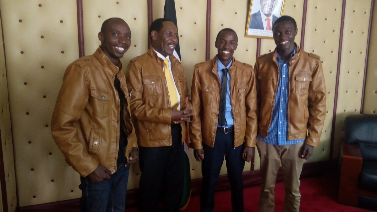 PropesaTv's tweet photo. A pleasure meeting KFCB CEO @EzekielMutua #ezekielmutua https://t.co/9ETqPYjUeK