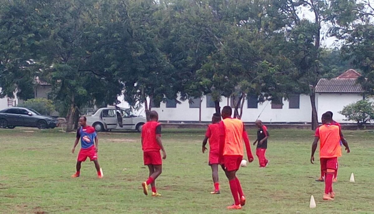 Kikosi cha <a href="/SimbaSCTanzania/">Simba Sports Club</a> leo kimeanza mazoezi tayari kujiandaa na mechi dhidi ya <a href="/MbeyaCityFC/">Mbeya City FC.</a>