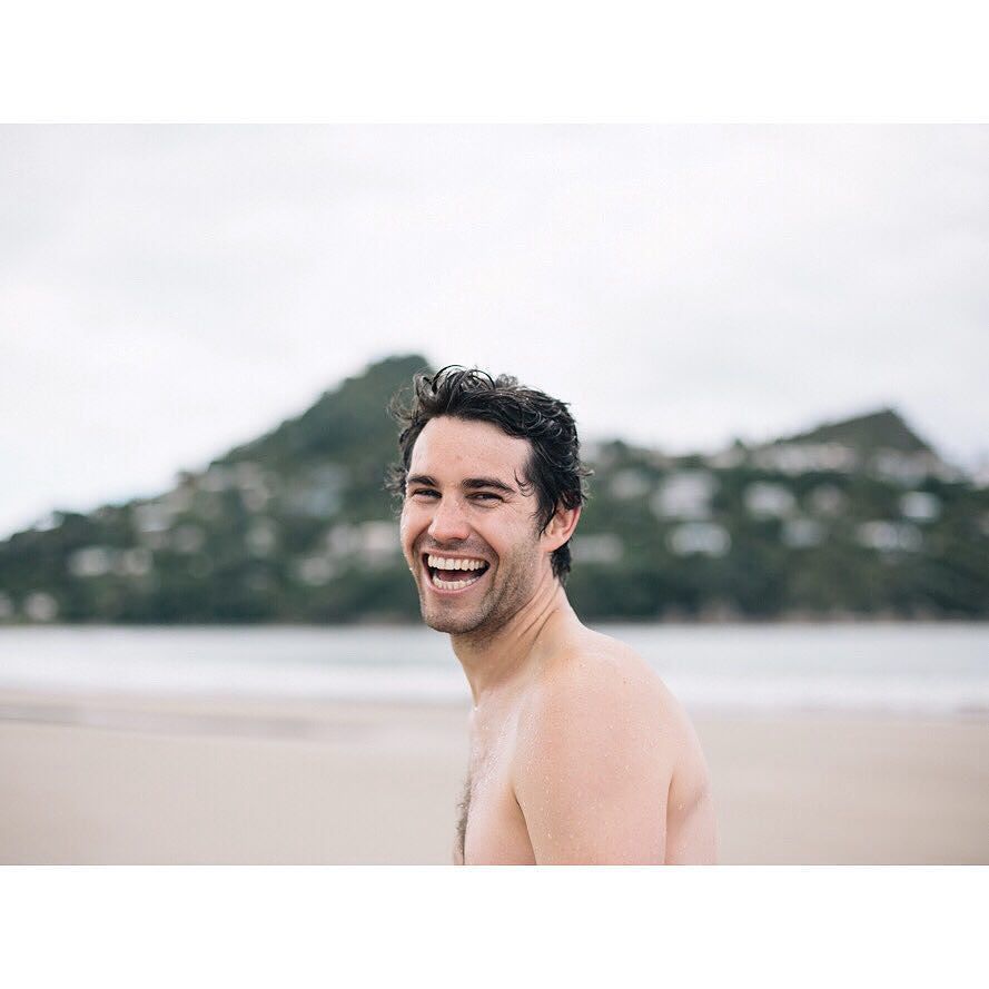 Fox and Favour tweet media