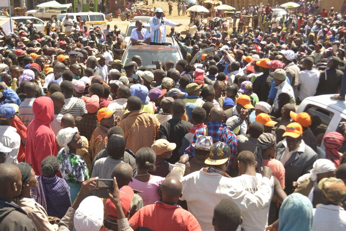 kiztv7's tweet photo. @RailaOdinga greeting Meru leadership who did welcome him for his two day tour #RailaInMeru #NASAInstrumentsOfHope https://t.co/ItfLhNdKm5