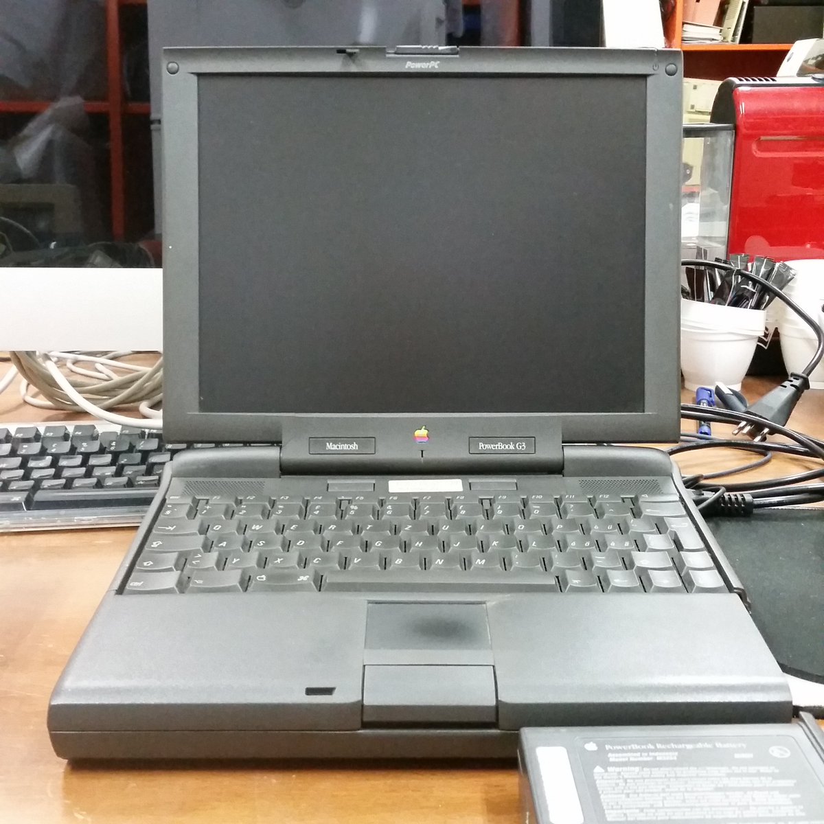Nice and heavy 1997 'Kanga' PowerBook. First G3 laptop. Thank you