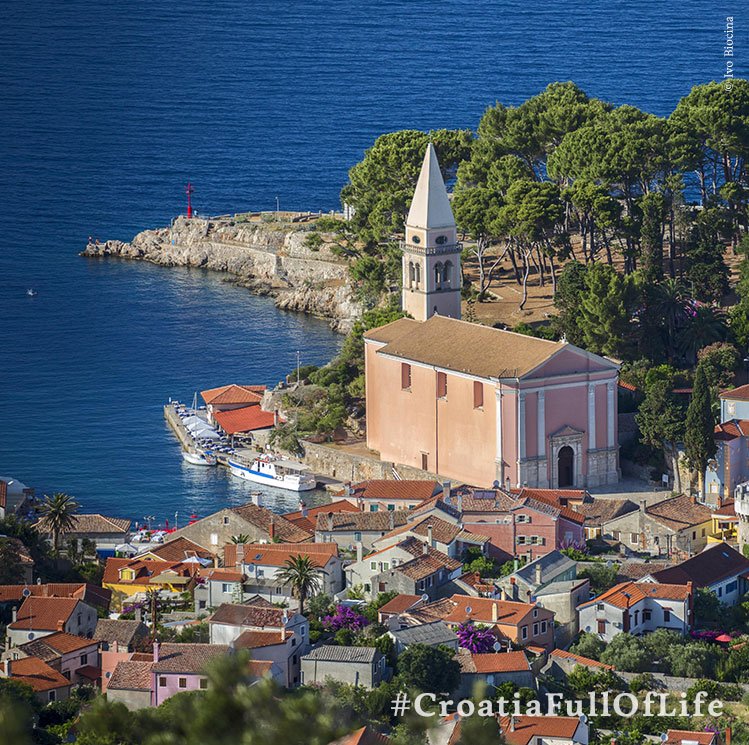 Croatia_hr's tweet image. Let's start the week with this great picture from #Veli Lošinj on the sunny island of #Lošinj 🌞 Who wants to holiday here? 🙌