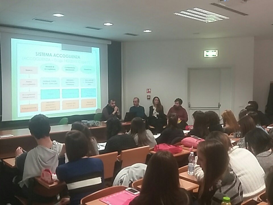 arci_laquila's tweet photo. Fabrizio Rea parla di un aspetto fondamentale del progetto: inserimento e formazione lavorativa dei beneficiari #sprar @IntegrareAzioni https://t.co/L76Z2r6bZL