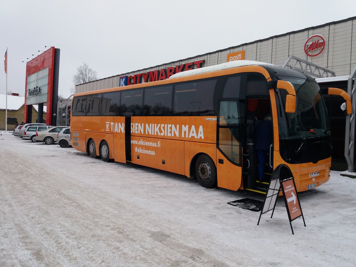 KcmSalo's tweet photo. Niksibussi paikalla klo 18 asti tervetuloa nikseilemÀÀn #niksienmaa #kcmsalo https://t.co/zQU1PwoY2U