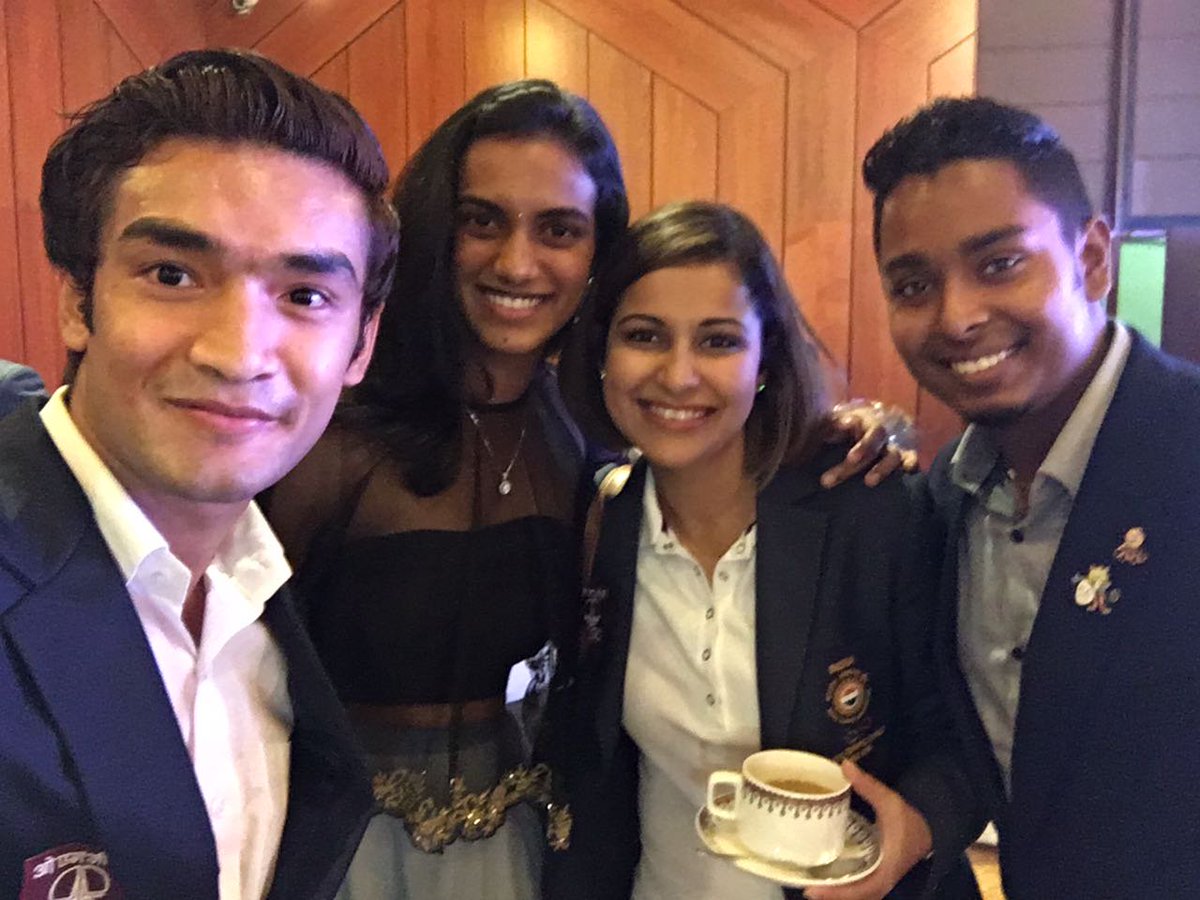 pvsindhu01's tweet photo. @Pvsindhu1 with @HeenaSidhu10 
Proud of them..!😊 https://t.co/mzo1m1RTq8