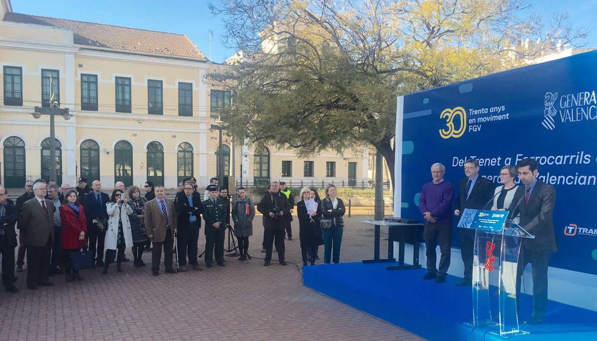 CsCValenciana's tweet photo. 📸 Nuestra Diputada @MJGarciaCs en el 30 aniversario de los 🚂 Ferrocarriles de la GVA
"Trenta anys en movimiento FGV"
¡Feliz cumpleaños! 🎂 https://t.co/X5cFd6Yt3i