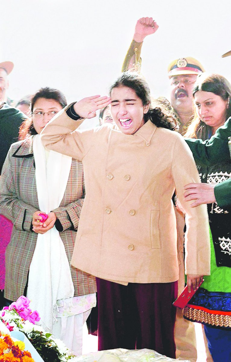 social_Gunjan's tweet photo. This Pic says a lot about the real daughter of India &amp; Indian Army. 

Gurmehar Kaur is an attention seeker. 

#GurmeharKaur https://t.co/k1FckvWkZT
