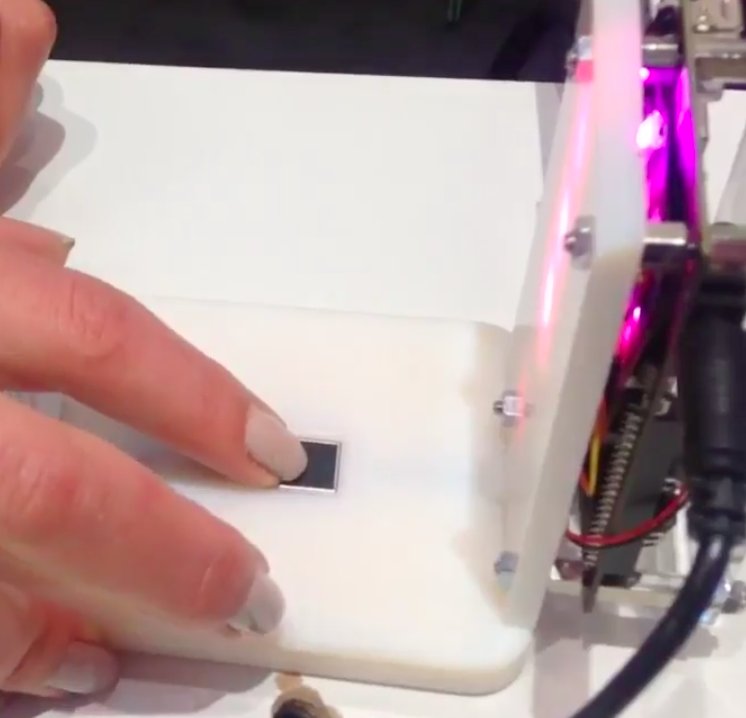materiel's tweet photo. #FPC MoveTouch(R) in action, demonstrated at #MWC17. Control your game with our industry-leading touch sensors! #Fingerprints #FPCMoveTouch https://t.co/k6bL3YNRfC
