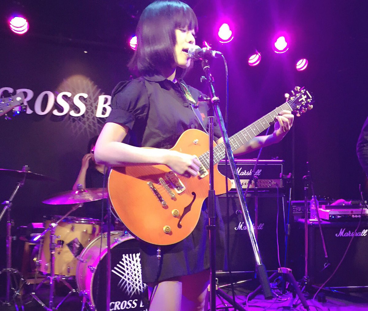 ヤマハアコースティックギタージャパン 君の1回目のライブ 彼女はヤマハスタッフ 専門は鍵盤弾きなんです でも この前 夢だった ギターでステージに立つ を叶えました 夢を叶えるためには 自分で動き出さないとね 君と100回目の恋