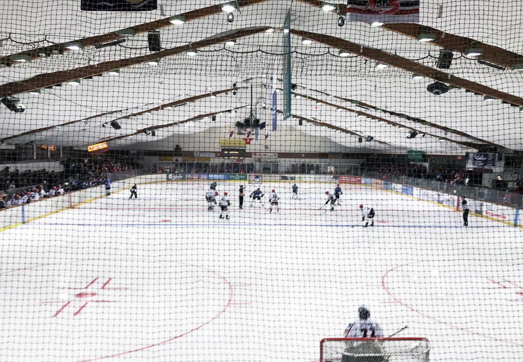 SPDTdfStrand's tweet image. SPD: Ein klarer Auftrag der BürgerInnen zum Erhalt der Eis- und Tennishalle spd-timmendorfer-strand.de/new/archives/1…