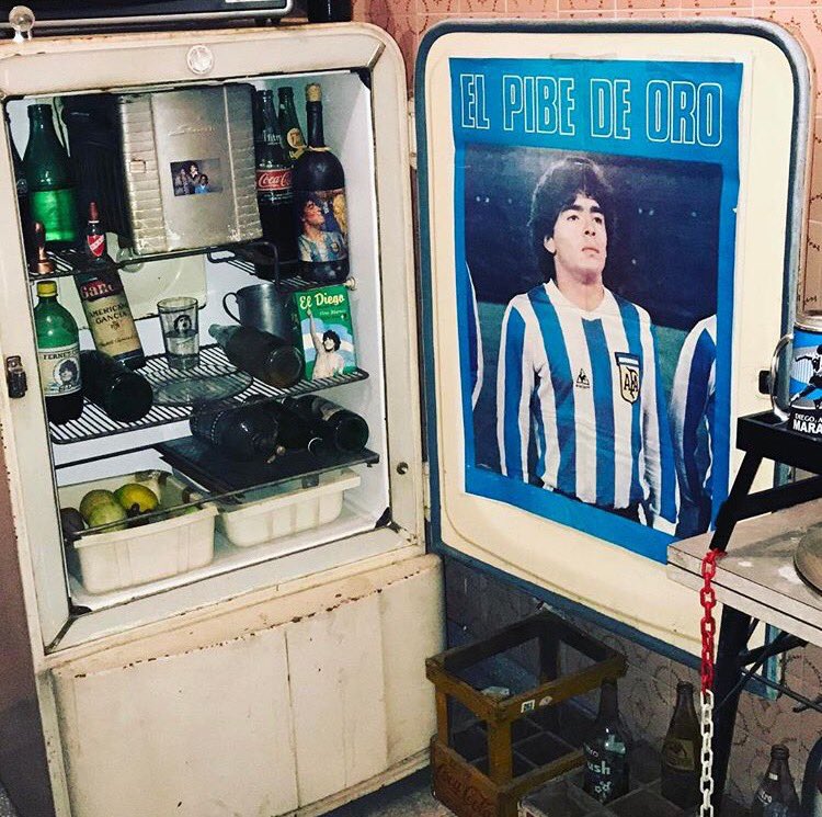 DALEDIEZ10's tweet photo. Locura de foto. La heladera de la familia Maradona en @LACASADED10S EL PIBE DE ORO https://t.co/gNRQrTLRTt