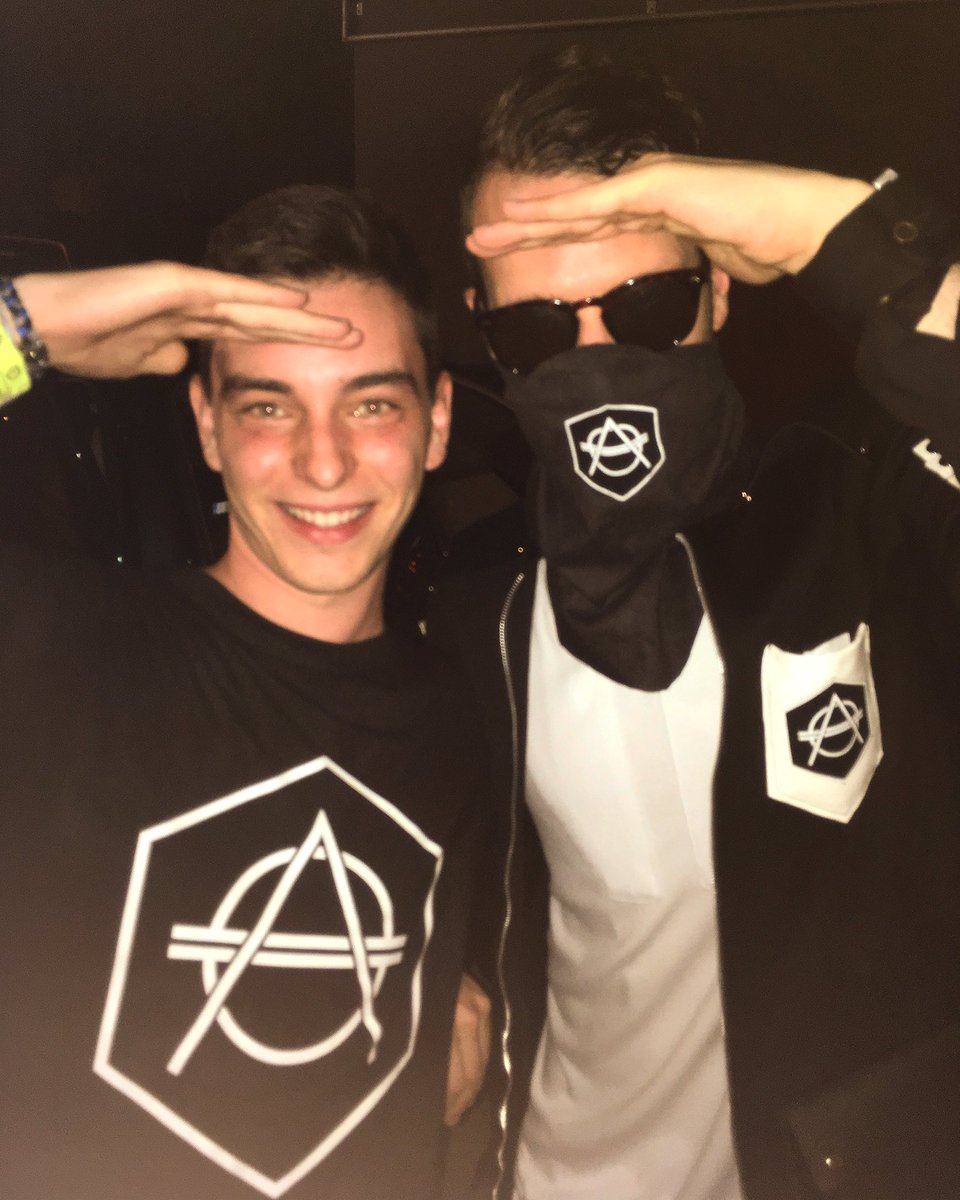 NickyLoganDj's tweet photo. Happy Birthday @DonDiablo ❤️❤️ #hexagonianforlife #happybirthdaydondiablo https://t.co/8UCEncEQ3C