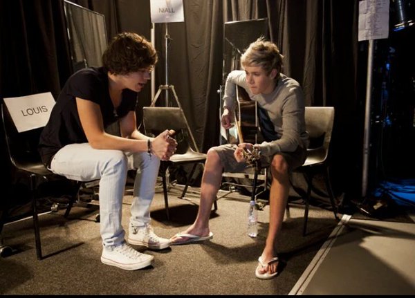OnedVotos_BR's tweet photo. NÃO PASSE POR ESSE TWEET SEM DAR RT 

DIRECTS REIGNS
#VideoLove One Direction https://t.co/qoXSA2NNQD