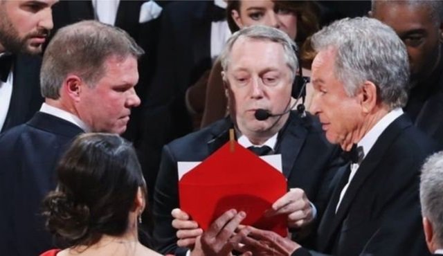 #Oscars törenindeki “zarf hatası” Twitter’a damga vurdu! ranini.tv/haber/22760/1/…