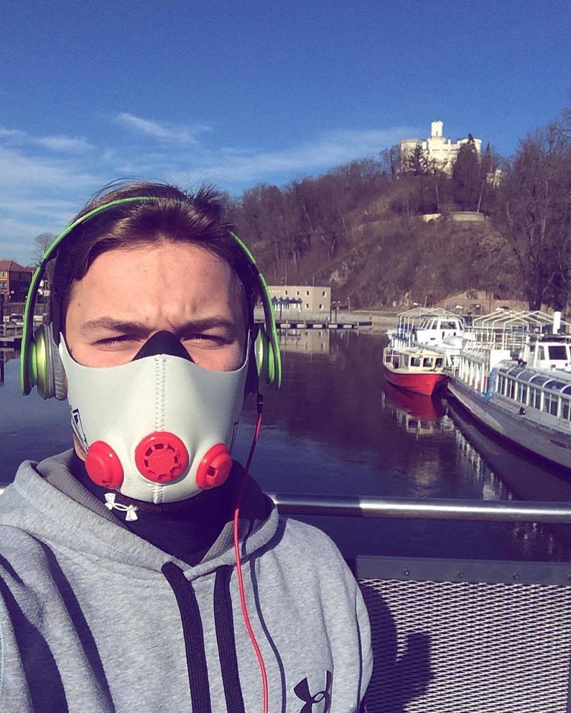 dvomates's tweet photo. #morningrun #životstudenta #relax #beatsmode #uazákladúspěchu #trainingmask #sluncehřeje #běžímnastejnoměrnejastříd… https://t.co/KD7CMjNLu0