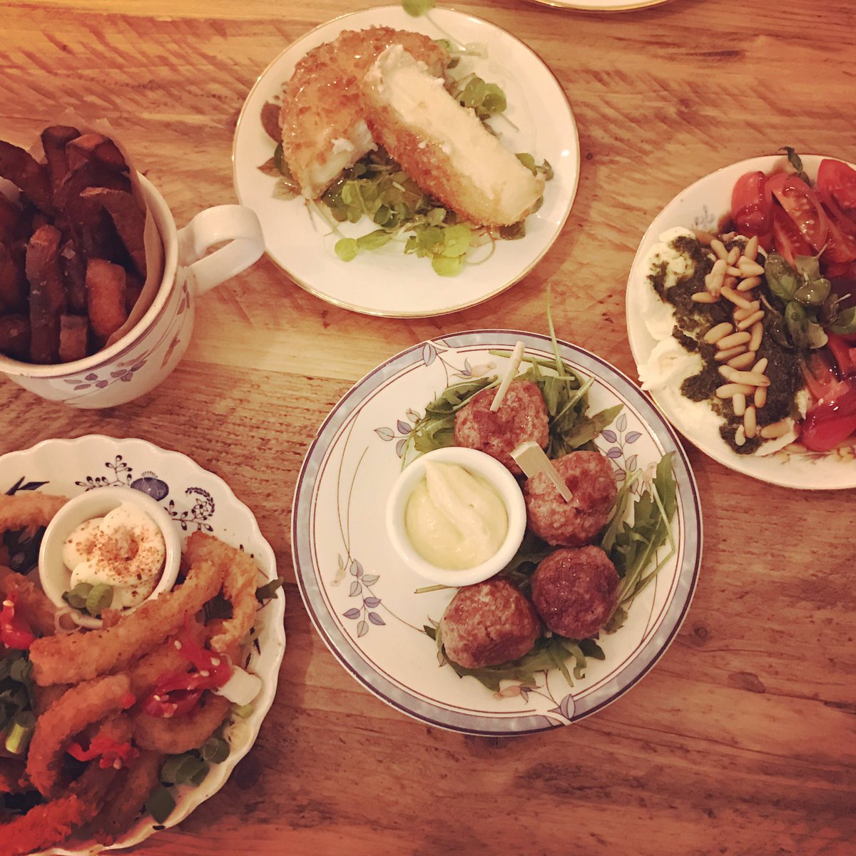 BoboSocial's tweet photo. It's a #SmallPlates kind of day! #squid #meatballs #mozzarella #goatscheese #bobosocial https://t.co/NNZP0BDTCh