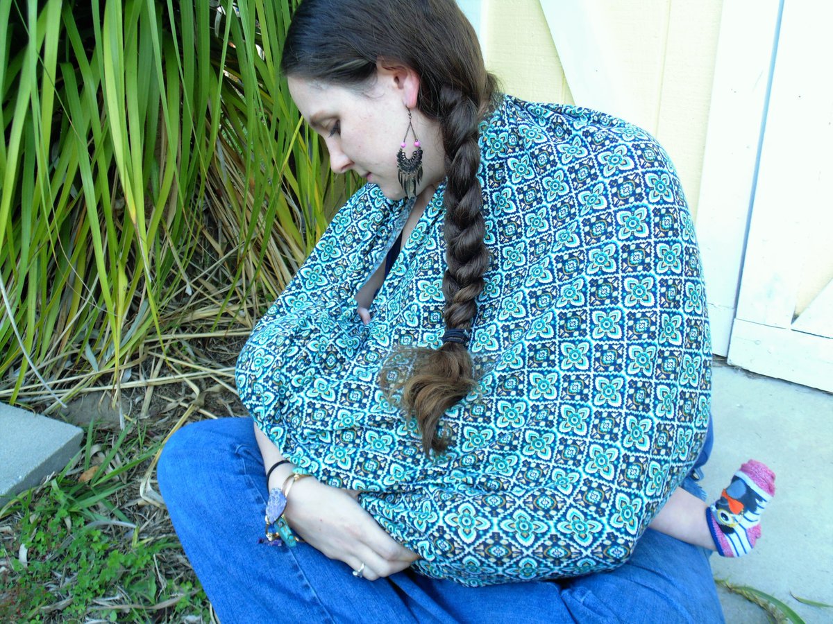 Only one more day to enter the <a href="/BratsOnBoard/">Brats On Board</a>  #Nursingcover #giveaway ln.is/www.thecoffeem…