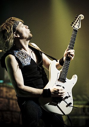 Happy birthday to the legendary guitarrist, Mr. Adrian Smith 