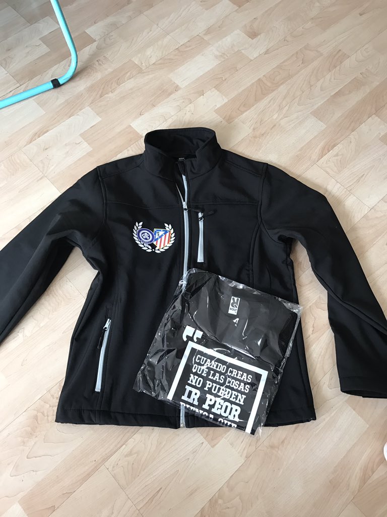 Ya me ha llegado mi pedido de el <a href="/RinconDeAficion/">Atleti como forma de vida.</a> que guapo está todo
