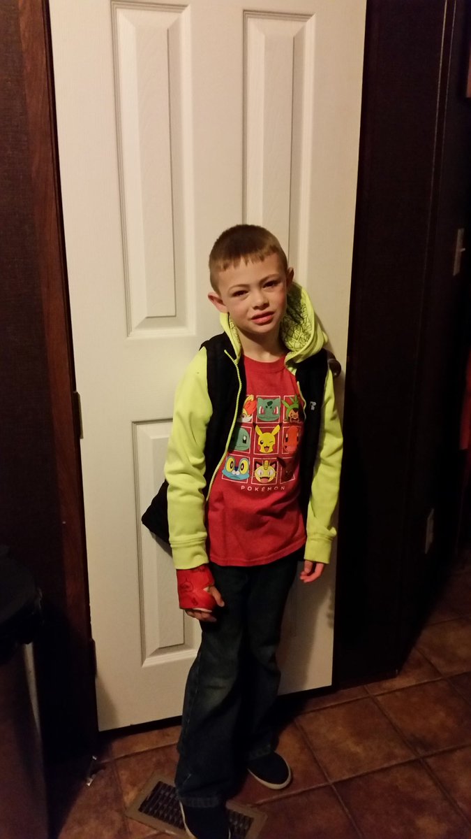 sgsmith2015's tweet photo. #Dr.Seuss#onefishtwofishredfishbluefish#wearredorblue https://t.co/w4FgUMXMdL