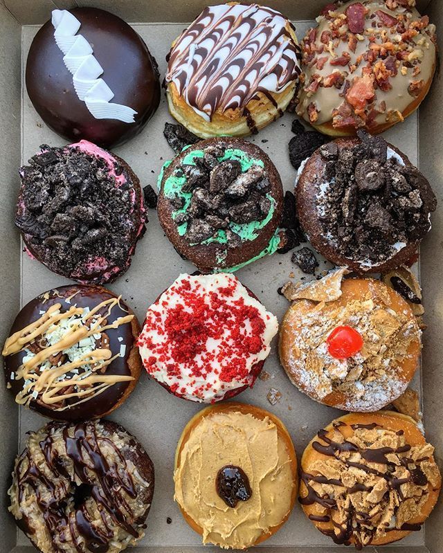 glazeartisan's tweet photo. Last name hungry, first name always 📸: inkaholic__ #ig #nj #foodporn #donuts #eeeeeats https://t.co/2ptT5nJCdY