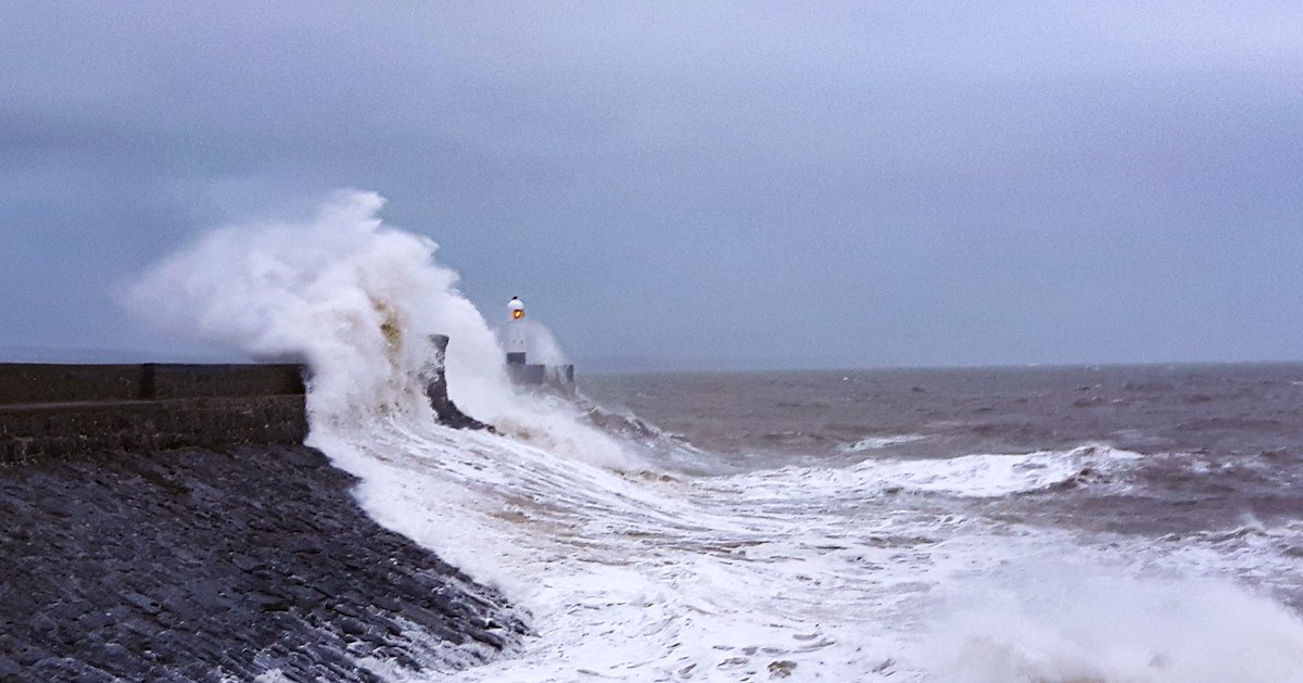 #WexMondays image features waves from #StormEwan  at #Porthcawl