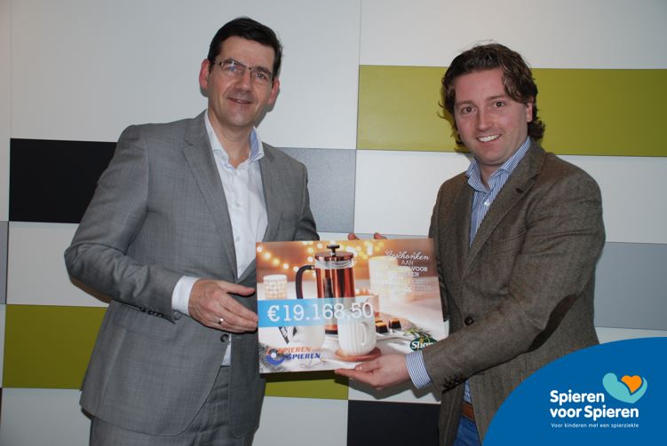 SpierenvSpieren's tweet photo. Kerstpakketten zijn goed voor meer dan je denkt! Bedankt @Sligro! Lees meer op https://t.co/wsY8AO5x3Q https://t.co/ULjBzW8k4C