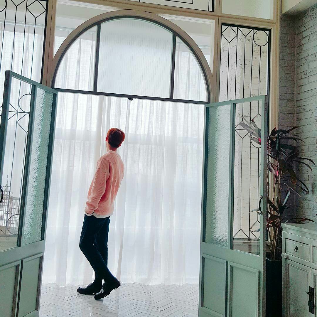 ApinyaNidnoi's tweet image. สุดท้ายแล้ว เราก็ไม่ได้คำตอบของชุดชมพูเซ็ตนี้ #QuestionsRemain #보이프렌드 #PinkShootingSet 🤔🤔🤔