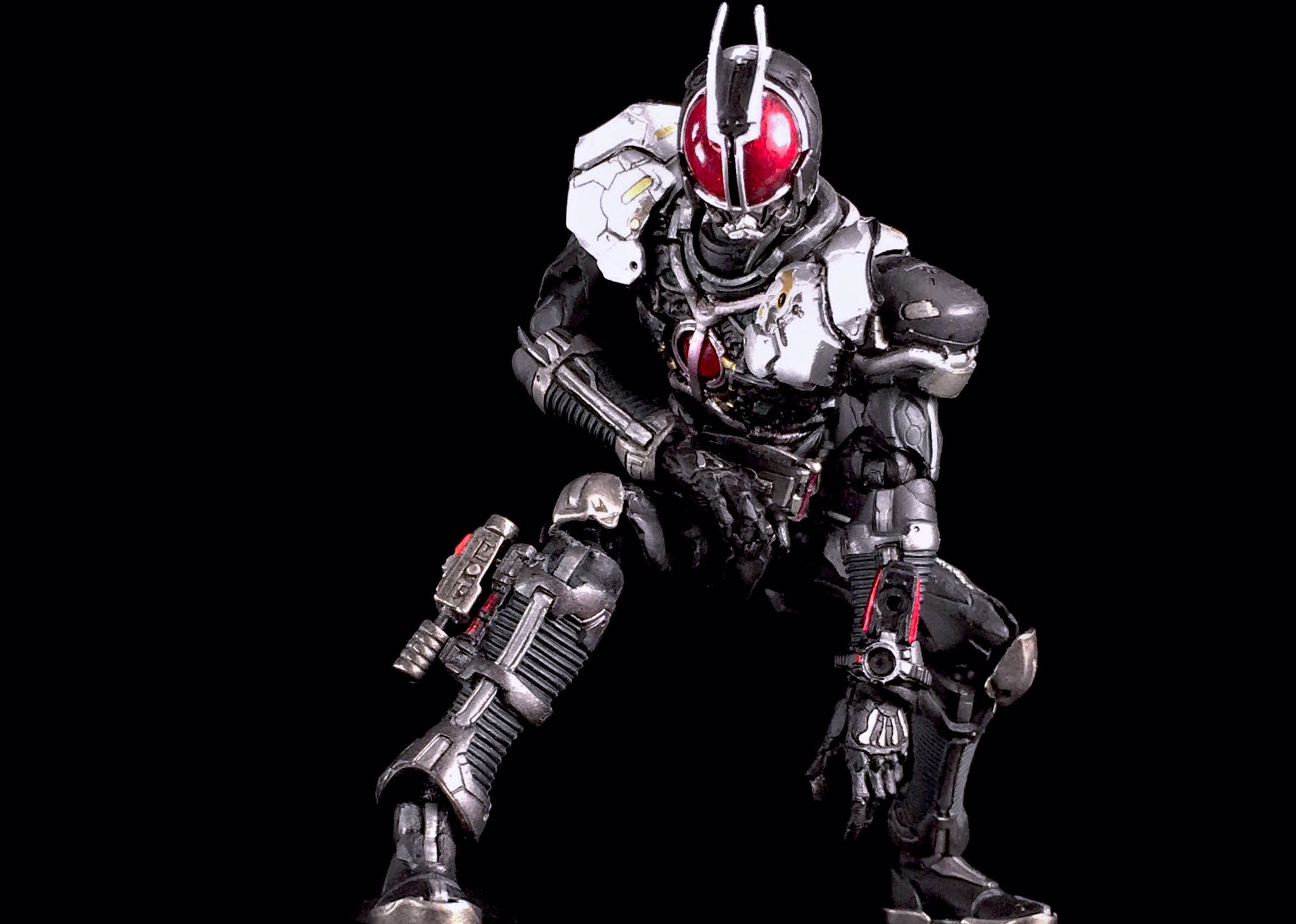 つまずき S I C仮面ライダーファイズ アクセルフォーム 失くしてたポインターが出てきたので改めて 口のギザギザ感というか 立体感が好き T Co 3ofmipiasq Twitter