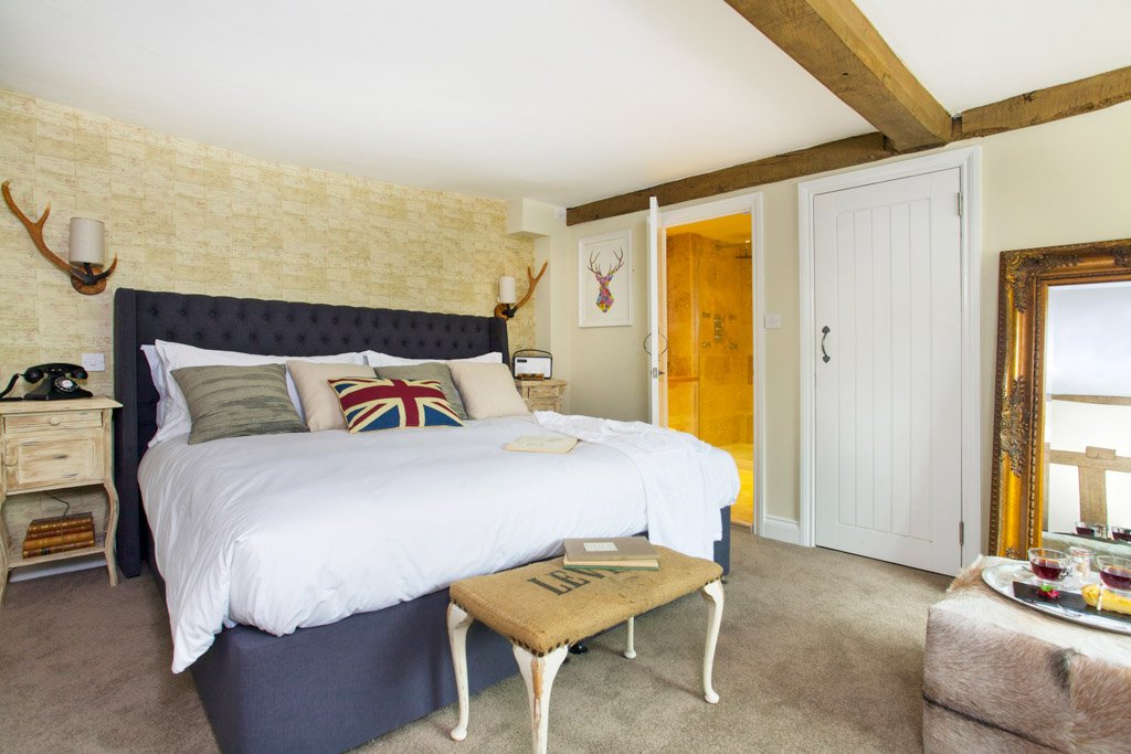 Queenshawkhurst's tweet photo. The perfect overnight stay for your visit to @BodiamCastleNT @BedgeburyP #Kent #Sussex #UKPubs https://t.co/SeOL6CIjz6 https://t.co/oMXEw5xbqw