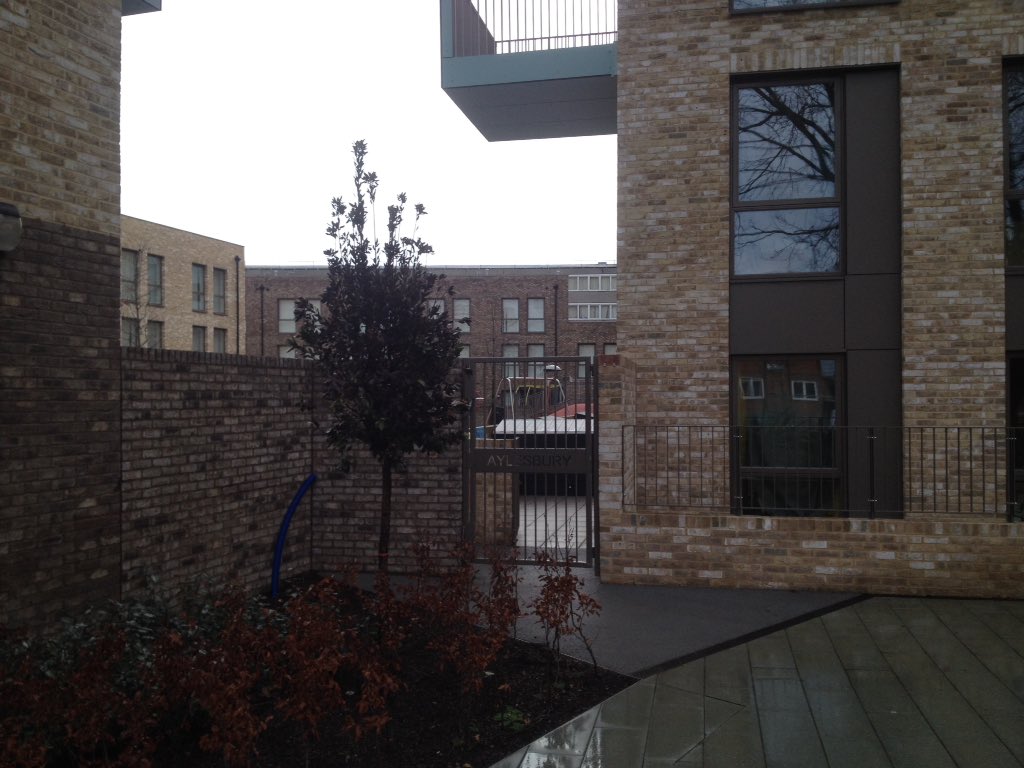 These new green spaces on the Aylesbury estate were supposed to be publically accessible according to the S106 agreement - now they've been gated and are accessible only to residents in this block. #aylesburyestate #notregeneration