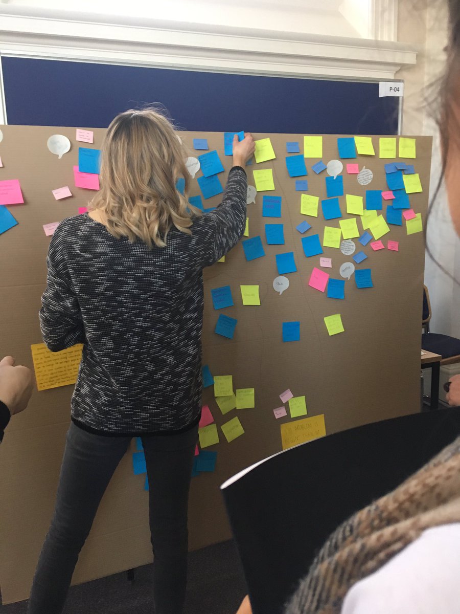 jennamgorman's tweet image. Pinning up our ideas of our brainstorm within our group this morning for #21stCentDes