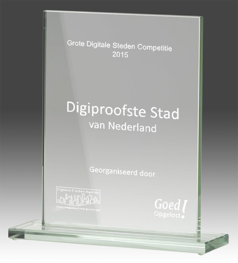 Heb jij al gestemd voor de #GDSC16? Gaat #Rotterdam of #Haarlem er met de 2016-bokaal vandoor? Stem via goo.gl/forms/DcRHtdvi… #ookDSA