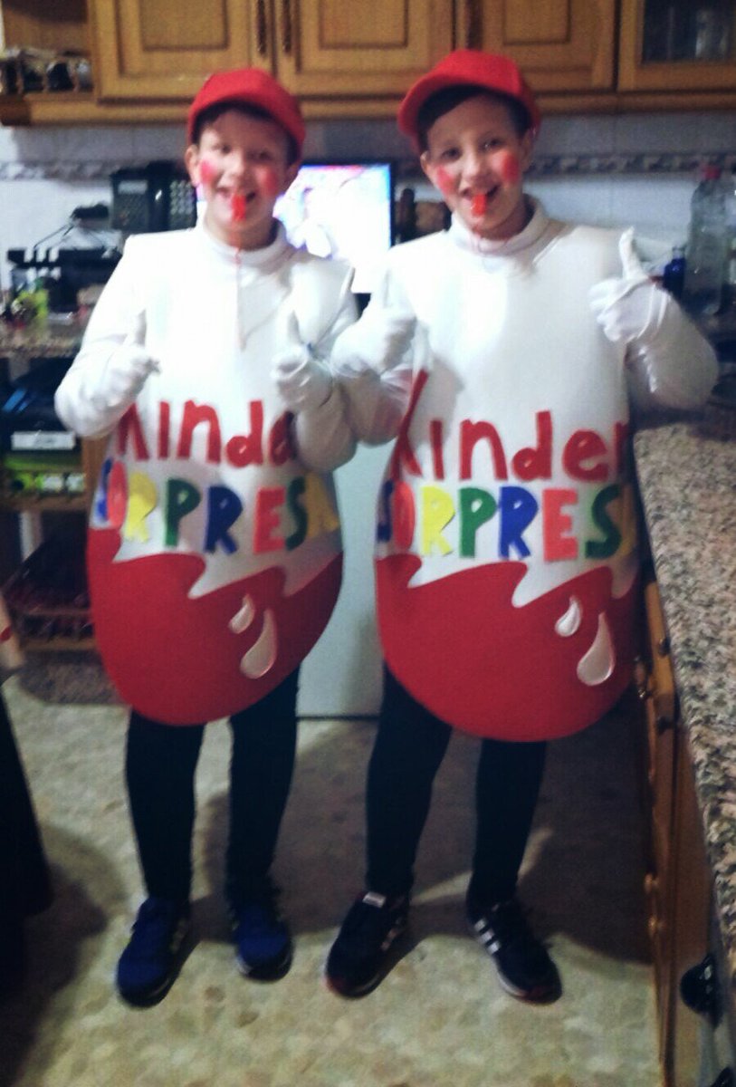 Yolypollo's tweet photo. #Carnaval2017 #MisPrincipitos #Mellis #HuevoKinder #MasBonitosNoLosHay #QueBienLoPasaron 👬 #SuFelicidadEsLaMia 
#OsAmooooooooooo https://t.co/KFxCVLyGoZ