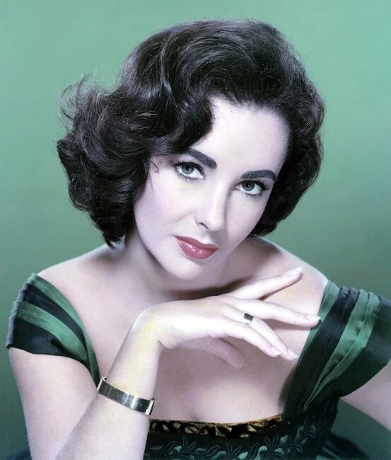 Happy Birthday to the mesmerizing Elizabeth Taylor, who would have been 85 today! 