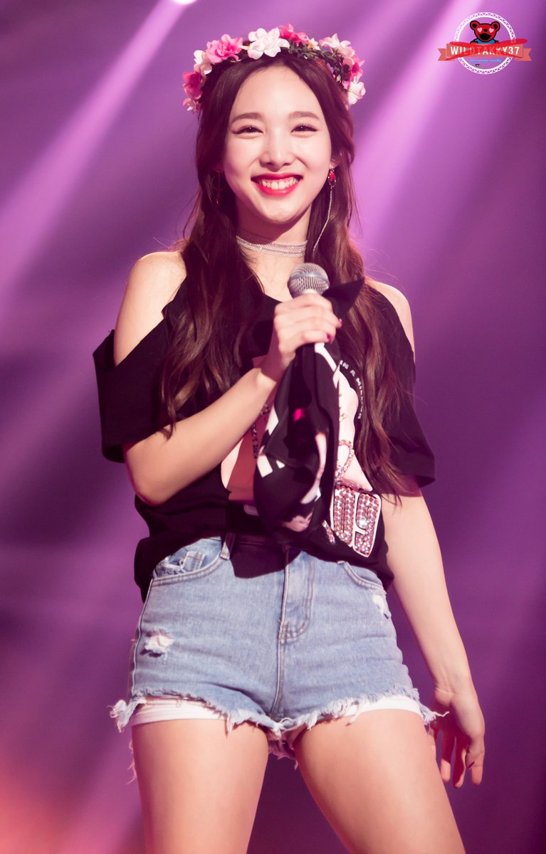 NAYEONINTL's tweet photo. [FANTAKEN] 170218 #TWICE at #TWICELAND in Seoul #TWICE #NAYEON #나연 #트와���스 Cr. wildtakky37 https://t.co/MtQrdsg2tO