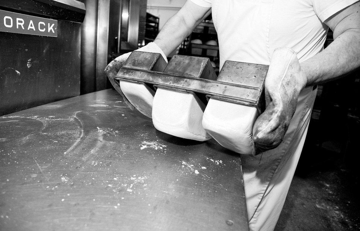 lukeevansbakery's tweet photo. Fresh White Large Farmhouse's coming out of the oven. Available in our shop until 5.00pm. https://t.co/a3jrJZX96E