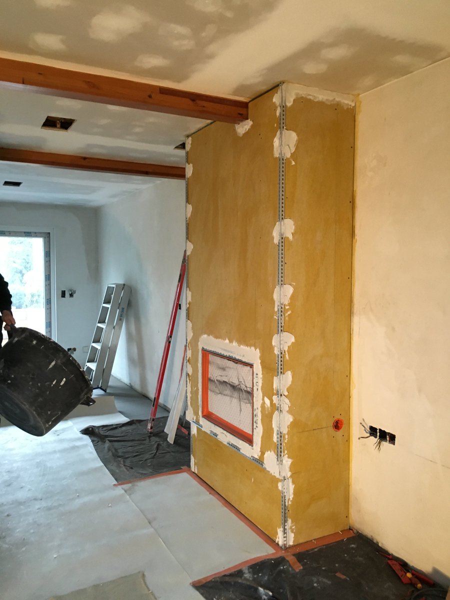 _D_Signed_'s tweet photo. Week 4: na afbraak, chape, pleister, basiselektriciteit, betegeling, ... Haard staat er nu ook 😄 #progress #interior #designed https://t.co/zQ65h8hS5r